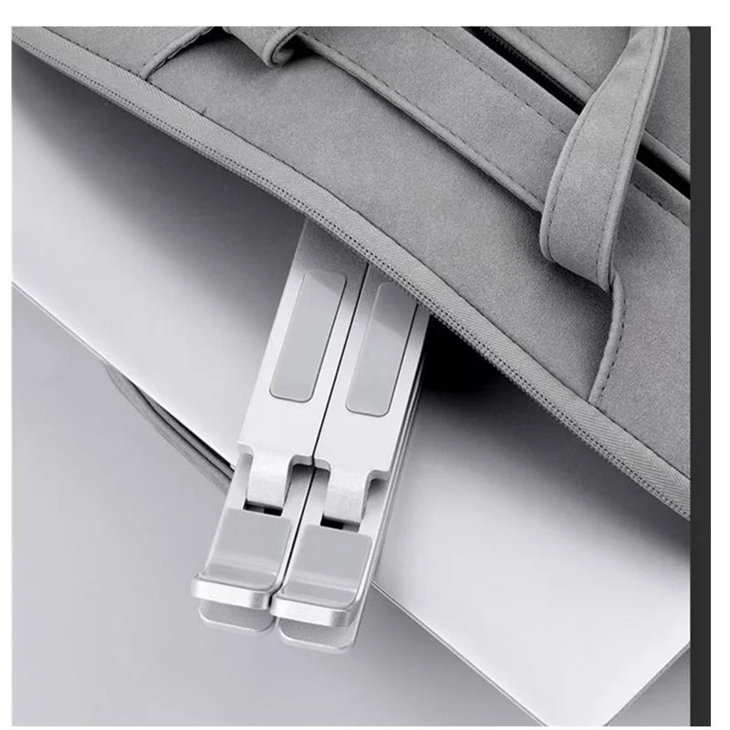 Laptopställ tar minimalt med plats i väskan