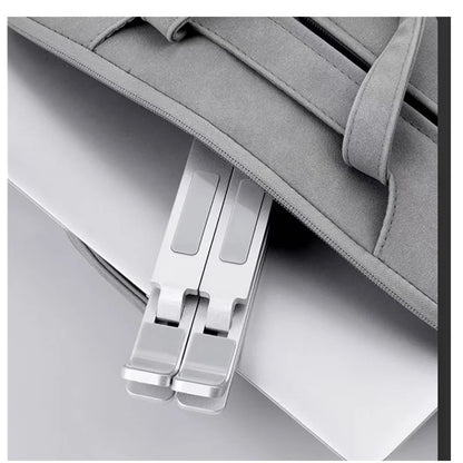 Laptopställ tar minimalt med plats i väskan